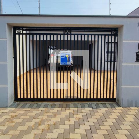 Casa à venda com 200m², 4 quartos e 2 vagas Casa à venda com 200m², 4 quartos e 2 vagasPLACA INSTALADA NA FACHADA