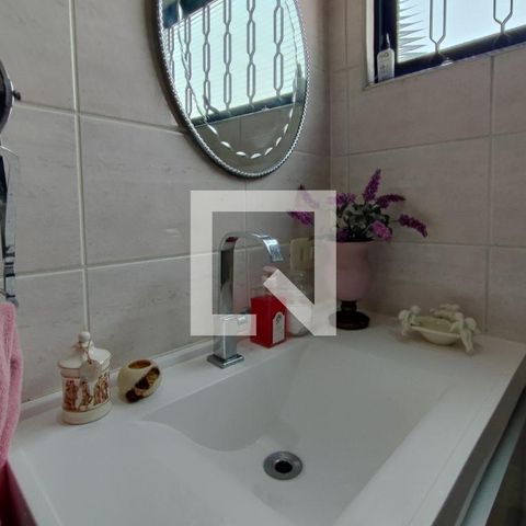 Casa à venda com 200m², 4 quartos e 2 vagas Casa à venda com 200m², 4 quartos e 2 vagasBanheiro Suíte