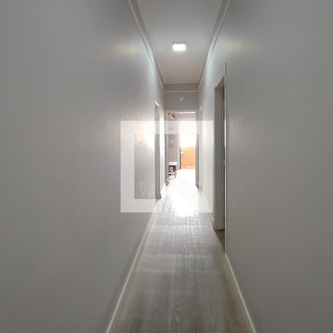 Casa à venda com 200m², 4 quartos e 2 vagas Casa à venda com 200m², 4 quartos e 2 vagasCorredor Quartos