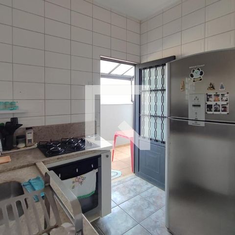 Casa à venda com 200m², 4 quartos e 2 vagas Casa à venda com 200m², 4 quartos e 2 vagasCozinha