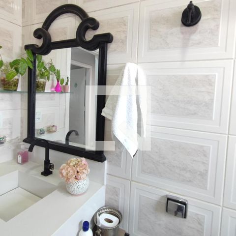 Casa à venda com 200m², 4 quartos e 2 vagas Casa à venda com 200m², 4 quartos e 2 vagasBanheiro Social