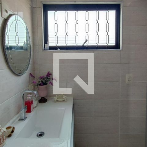 Casa à venda com 200m², 4 quartos e 2 vagas Casa à venda com 200m², 4 quartos e 2 vagasBanheiro Suíte