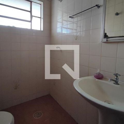 Casa à venda com 200m², 4 quartos e 2 vagas Casa à venda com 200m², 4 quartos e 2 vagasEdícula - Banheiro