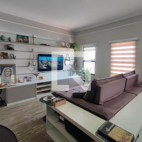 Casa à venda com 200m², 4 quartos e 2 vagas Casa à venda com 200m², 4 quartos e 2 vagasSala