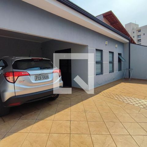 Casa à venda com 200m², 4 quartos e 2 vagas Casa à venda com 200m², 4 quartos e 2 vagasQuintal - Garagem