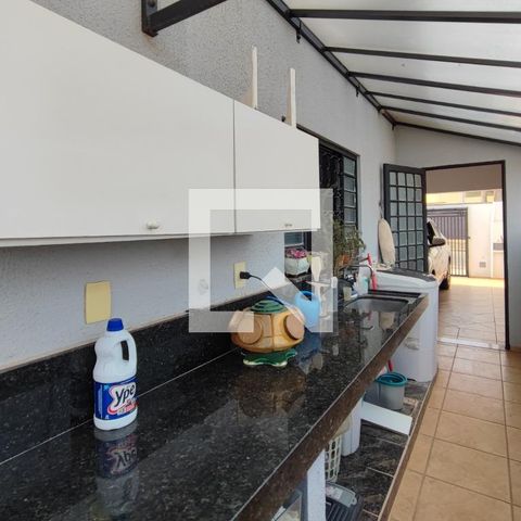 Casa à venda com 200m², 4 quartos e 2 vagas Casa à venda com 200m², 4 quartos e 2 vagasÁrea de Serviço