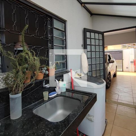 Casa à venda com 200m², 4 quartos e 2 vagas Casa à venda com 200m², 4 quartos e 2 vagasÁrea de Serviço