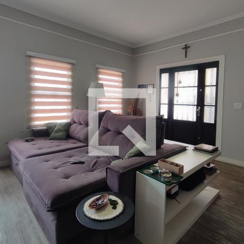 Casa à venda com 200m², 4 quartos e 2 vagas Casa à venda com 200m², 4 quartos e 2 vagasSala