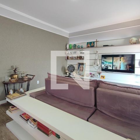 Casa à venda com 200m², 4 quartos e 2 vagas Casa à venda com 200m², 4 quartos e 2 vagasSala
