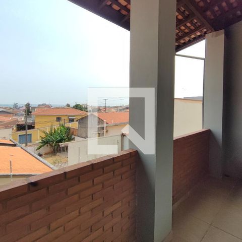 Casa à venda com 200m², 4 quartos e 2 vagas Casa à venda com 200m², 4 quartos e 2 vagasVaranda Quarto