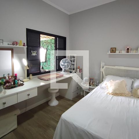 Casa à venda com 200m², 4 quartos e 2 vagas Casa à venda com 200m², 4 quartos e 2 vagasQuarto 2