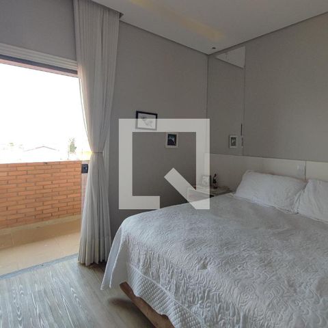 Casa à venda com 200m², 4 quartos e 2 vagas Casa à venda com 200m², 4 quartos e 2 vagasQuarto Suíte