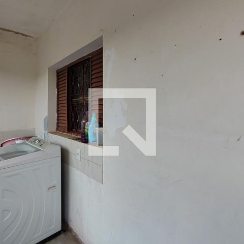 Casa à venda com 200m², 4 quartos e 2 vagas Casa à venda com 200m², 4 quartos e 2 vagasEdícula - Área de Serviço