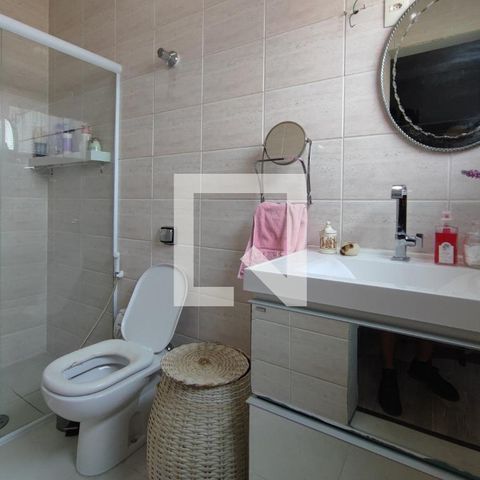 Casa à venda com 200m², 4 quartos e 2 vagas Casa à venda com 200m², 4 quartos e 2 vagasBanheiro Suíte