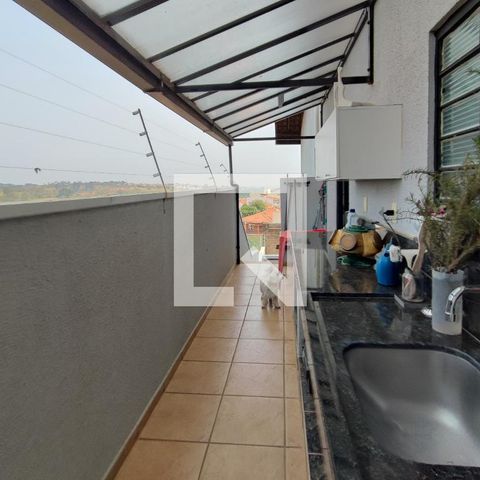 Casa à venda com 200m², 4 quartos e 2 vagas Casa à venda com 200m², 4 quartos e 2 vagasÁrea de Serviço