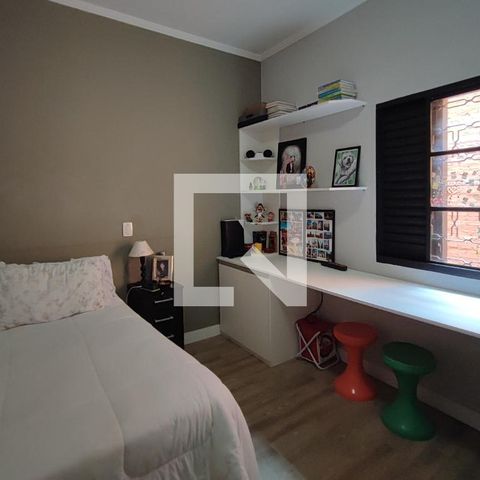 Casa à venda com 200m², 4 quartos e 2 vagas Casa à venda com 200m², 4 quartos e 2 vagasQuarto 3