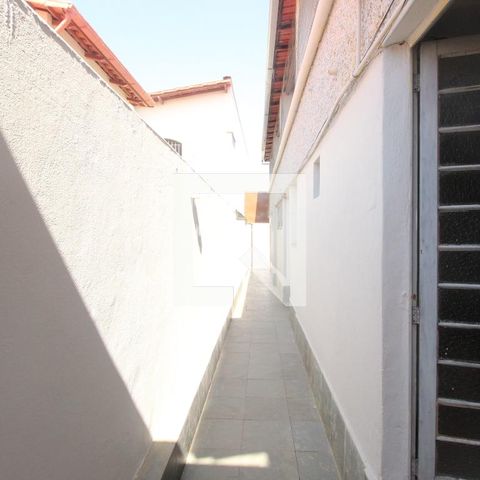 Casa à venda com 350m², 5 quartos e 2 vagasLateral da casa 