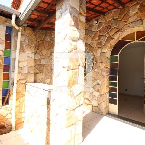 Casa à venda com 350m², 5 quartos e 2 vagasFrente da casa 