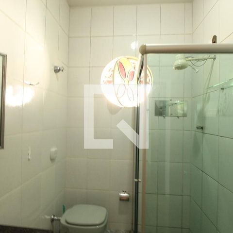 Casa à venda com 350m², 5 quartos e 2 vagasBanheiro 
