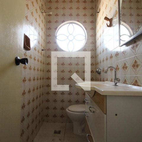 Casa à venda com 350m², 5 quartos e 2 vagasBanheiro 