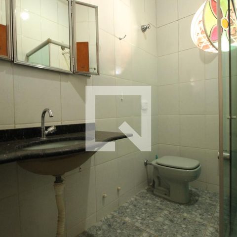 Casa à venda com 350m², 5 quartos e 2 vagasBanheiro 
