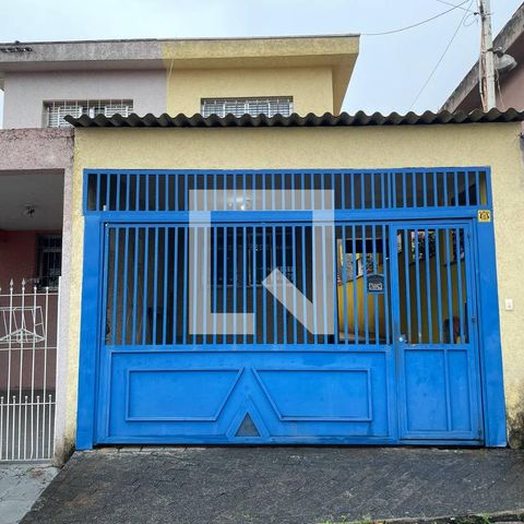 Casa à venda com 123m², 3 quartos e 2 vagas Casa à venda com 123m², 3 quartos e 2 vagasFachada