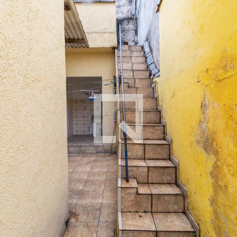 Casa à venda com 123m², 3 quartos e 2 vagas Casa à venda com 123m², 3 quartos e 2 vagasEscada