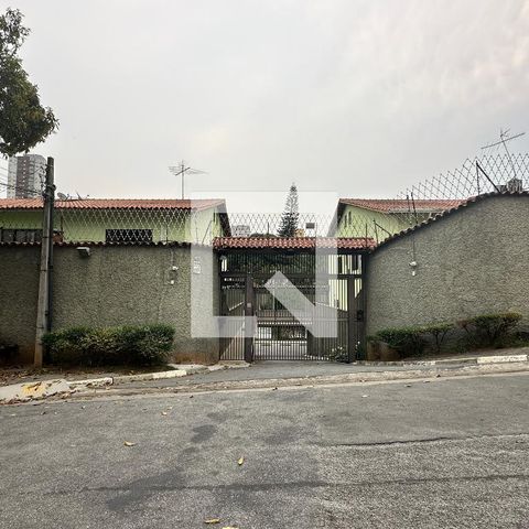Casa de condomínio à venda com 225m², 3 quartos e 4 vagasFachada