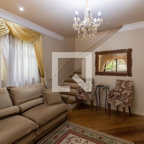 Casa de condomínio à venda com 225m², 3 quartos e 4 vagas Casa de condomínio à venda com 225m², 3 quartos e 4 vagasSala