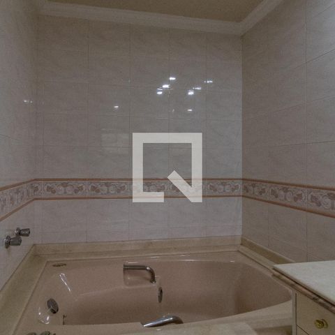 Casa de condomínio à venda com 225m², 3 quartos e 4 vagas Casa de condomínio à venda com 225m², 3 quartos e 4 vagasBanheiro da Suíte