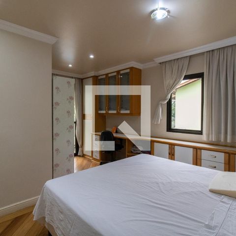 Casa de condomínio à venda com 225m², 3 quartos e 4 vagas Casa de condomínio à venda com 225m², 3 quartos e 4 vagasSuíte