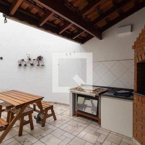 Casa de condomínio à venda com 225m², 3 quartos e 4 vagas Casa de condomínio à venda com 225m², 3 quartos e 4 vagasArea Externa