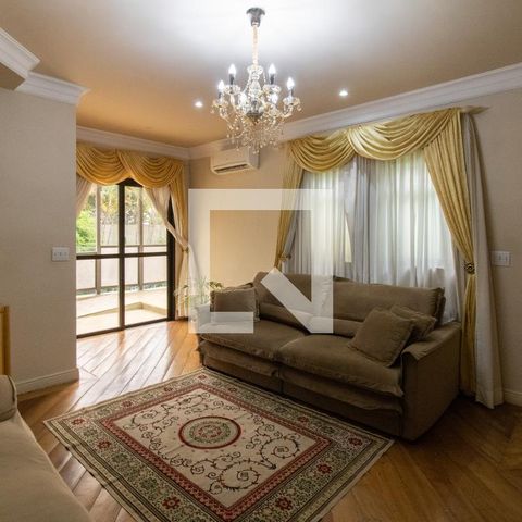 Casa de condomínio à venda com 225m², 3 quartos e 4 vagas Casa de condomínio à venda com 225m², 3 quartos e 4 vagasSala