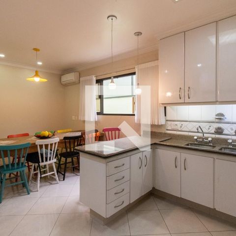 Casa de condomínio à venda com 225m², 3 quartos e 4 vagas Casa de condomínio à venda com 225m², 3 quartos e 4 vagasCozinha