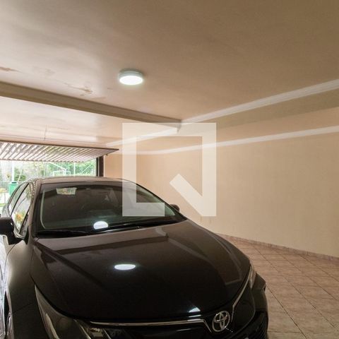 Casa de condomínio à venda com 225m², 3 quartos e 4 vagas Casa de condomínio à venda com 225m², 3 quartos e 4 vagasGaragem