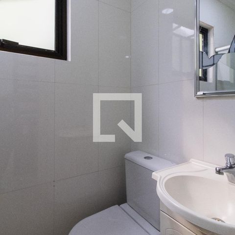 Casa de condomínio à venda com 225m², 3 quartos e 4 vagas Casa de condomínio à venda com 225m², 3 quartos e 4 vagasBanheiro de Serviço