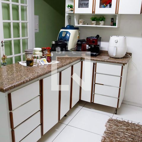 Casa à venda com 280m², 5 quartos e 2 vagas Casa à venda com 280m², 5 quartos e 2 vagascozinha