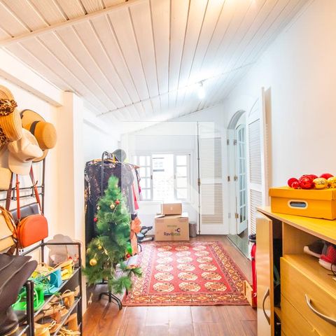 Casa à venda com 280m², 5 quartos e 2 vagas Casa à venda com 280m², 5 quartos e 2 vagasCloset do Quarto 4