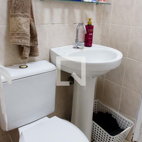Casa à venda com 280m², 5 quartos e 2 vagas Casa à venda com 280m², 5 quartos e 2 vagasBanheiro
