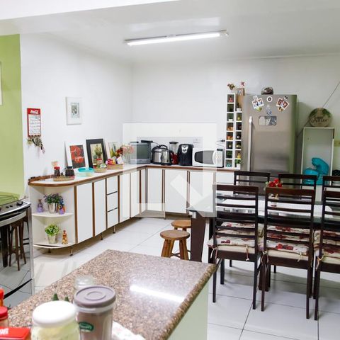 Casa à venda com 280m², 5 quartos e 2 vagas Casa à venda com 280m², 5 quartos e 2 vagascozinha