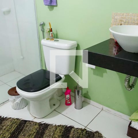 Casa à venda com 280m², 5 quartos e 2 vagas Casa à venda com 280m², 5 quartos e 2 vagasBanheiro 2