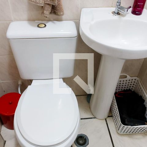 Casa à venda com 280m², 5 quartos e 2 vagas Casa à venda com 280m², 5 quartos e 2 vagasBanheiro