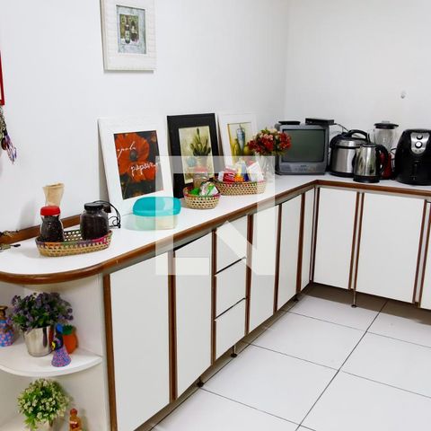 Casa à venda com 280m², 5 quartos e 2 vagas Casa à venda com 280m², 5 quartos e 2 vagascozinha