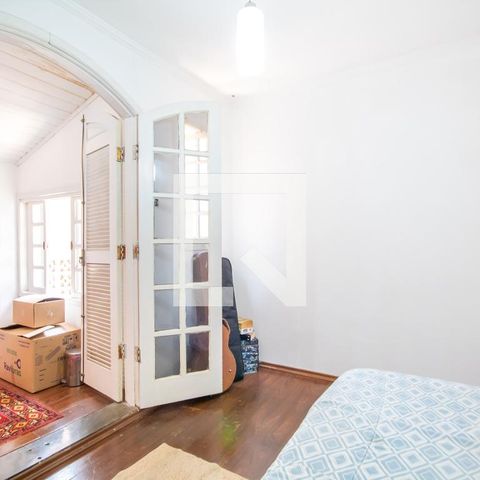 Casa à venda com 280m², 5 quartos e 2 vagas Casa à venda com 280m², 5 quartos e 2 vagasQuarto 4