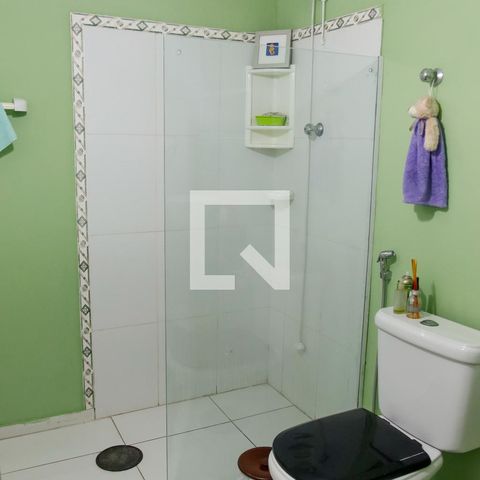 Casa à venda com 280m², 5 quartos e 2 vagas Casa à venda com 280m², 5 quartos e 2 vagasBanheiro 2