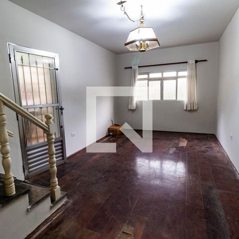 Casa à venda com 120m², 3 quartos e 2 vagas Casa à venda com 120m², 3 quartos e 2 vagasSala