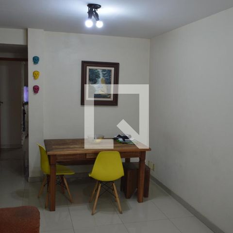 Apartamento à venda com 75m², 2 quartos e 1 vagaSala
