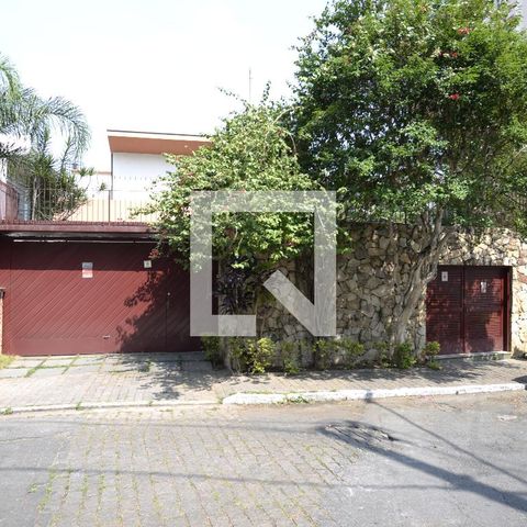 Casa para alugar com 250m², 3 quartos e 4 vagasFachada