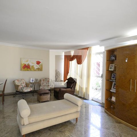 Casa para alugar com 250m², 3 quartos e 4 vagasSala