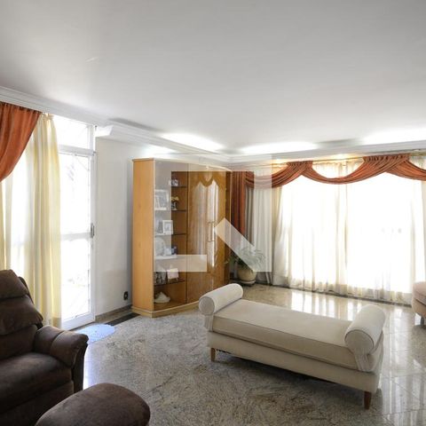 Casa para alugar com 250m², 3 quartos e 4 vagasSala